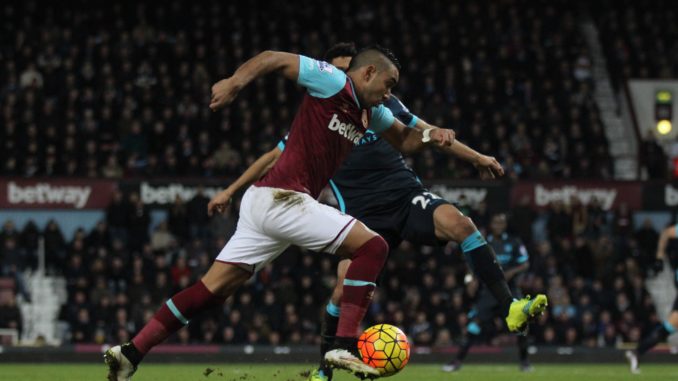 West_Ham_United_Vs_Manchester_City_(24107068693) (1) payet