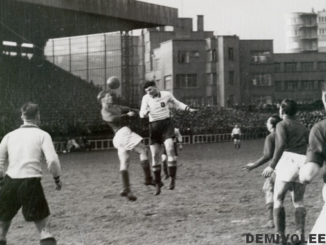 L'Equipe de Belgique en 1946, en train de frapper au but, contre le Luxembourg, le 23/02.