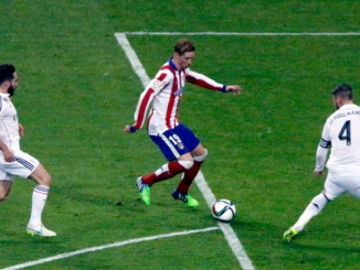 Fernando Torres au duel avec Dani Carvajal et Sergio Ramos