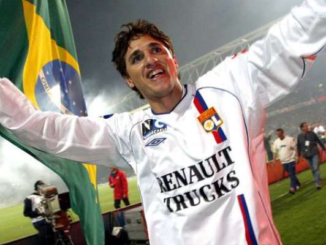Edmilson, dans une main le Brésil, dans l'autre l'OL (Image FootMercato)