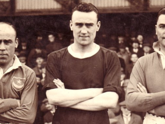 Sep Smith sous le maillot de Leicester (dans l'axe) avec deux de ses frères, alors à Portsmouth