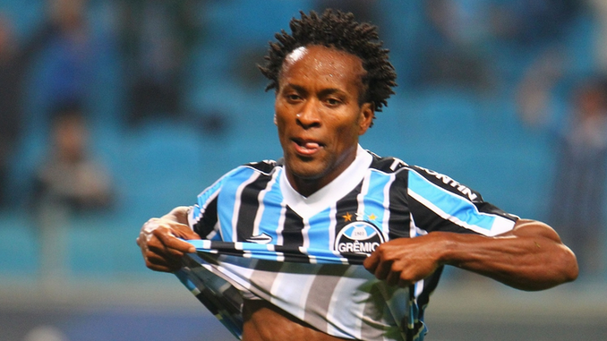 Zé Roberto va-t-il aller provoquer un envahissement de terrain ?