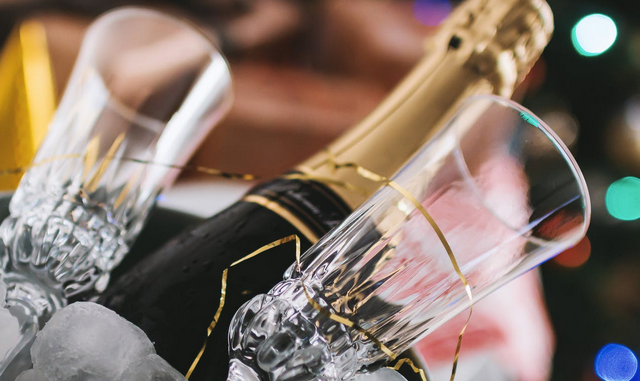 Une coupe de Champagne n'est pas offerte après la lecture de cet article