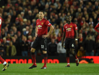 Mains sur les hanches, regards effarés. Le temps de Sir Alex Ferguson semble loin. (Crédits : Goal)