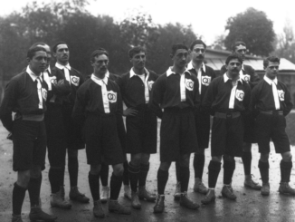 La première équipe de France de l'histoire, avec son gardien Zacharie Baton troisième, un peu en retrait, en partant de la gauche