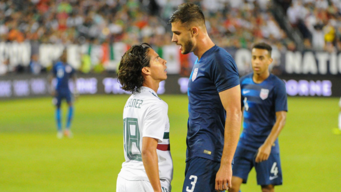 Matt Miazga face à Diego Lainez