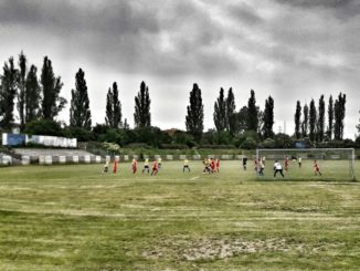 Un match de football, un footballeur en passage les photographie, en Pologne / Mariusz Kordek - demivolee.com