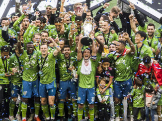 Les Seattle Sounders soulèvent leur deuxième titre de MLS Cup (Crédits : Olivia Vanni / The Herald)