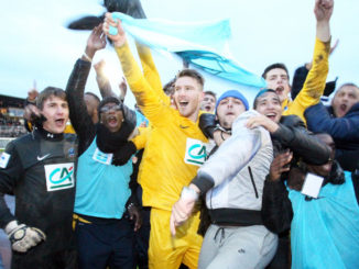 Epinal célèbre sa victoire face à l'OL en 2013. (Crédits : Vosges Matin, Eric Thiébaut)