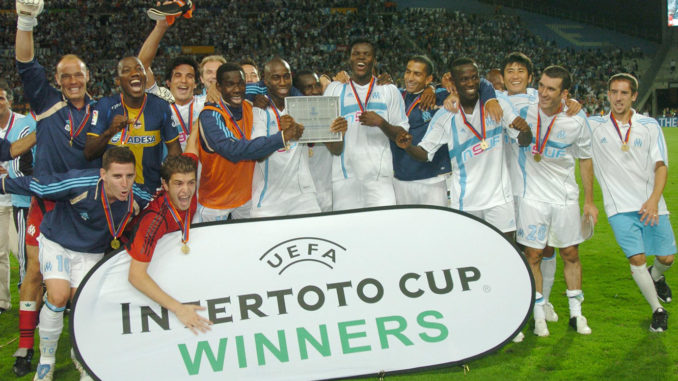 Pape Diouf, qui nous a quittés cette semaine, commençait son règne à l'OM par une victoire en Coupe Intertoto (Crédits : PA Images)