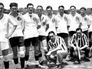 José Bermudes (debout le plus à droite) sous les couleurs de Coritiba.