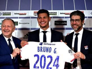Bruno Guimarães symbolise la recrue de secours, d'avenir et incarne le fruit du réseau sud-américain de Juninho, une piste pour le mercato de l'OL. (Crédits : AFP)