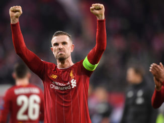 Poings levés, Jordan Henderson est sûrement le plus grand artisan de cette ère liverpuldienne. (Crédits : Getty)