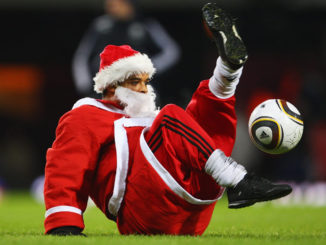 Un Père Noël peut-être sensible à la cause du Football (crédits : Getty)