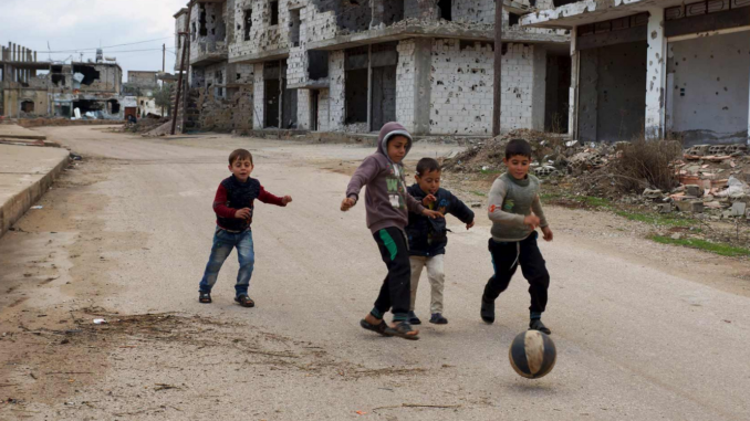 Ici, en Syrie, un pays où s'affrontent les dingues, le football vit