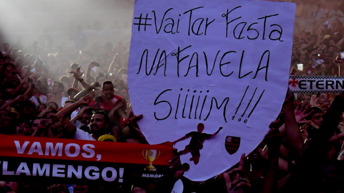 C'est la fête dans la favela, mangeons un bon repas C'est la fête dans la favela, mangeons un bon repas
