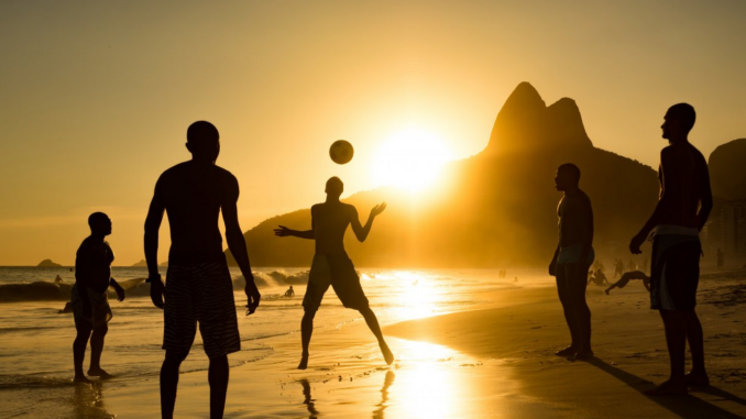 Le football sur le sable