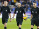 Michael Oliver, arbitre de Premier League, et ses assistants. (Crédits : Getty)