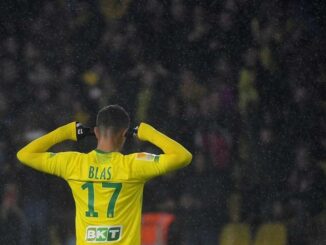 Ludovic Blas réalisant la célébration de Memphis.