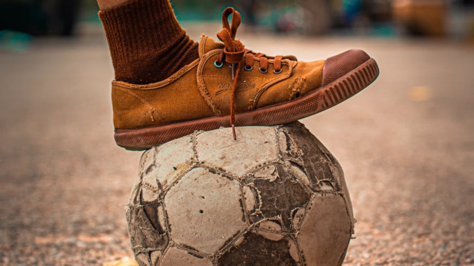 Le football parle du paradis et du temps