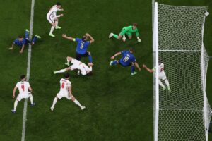 Vu du dessus, le but de Bonucci a tout d'un tableau de la Renaissance. (Crédits : Laurence Griffiths/Getty Images)