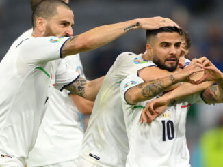 Lorenzo Insigne célèbre le (splendide) but du 2-0 (Crédits : Sebastian Wildmann/UEFA)
